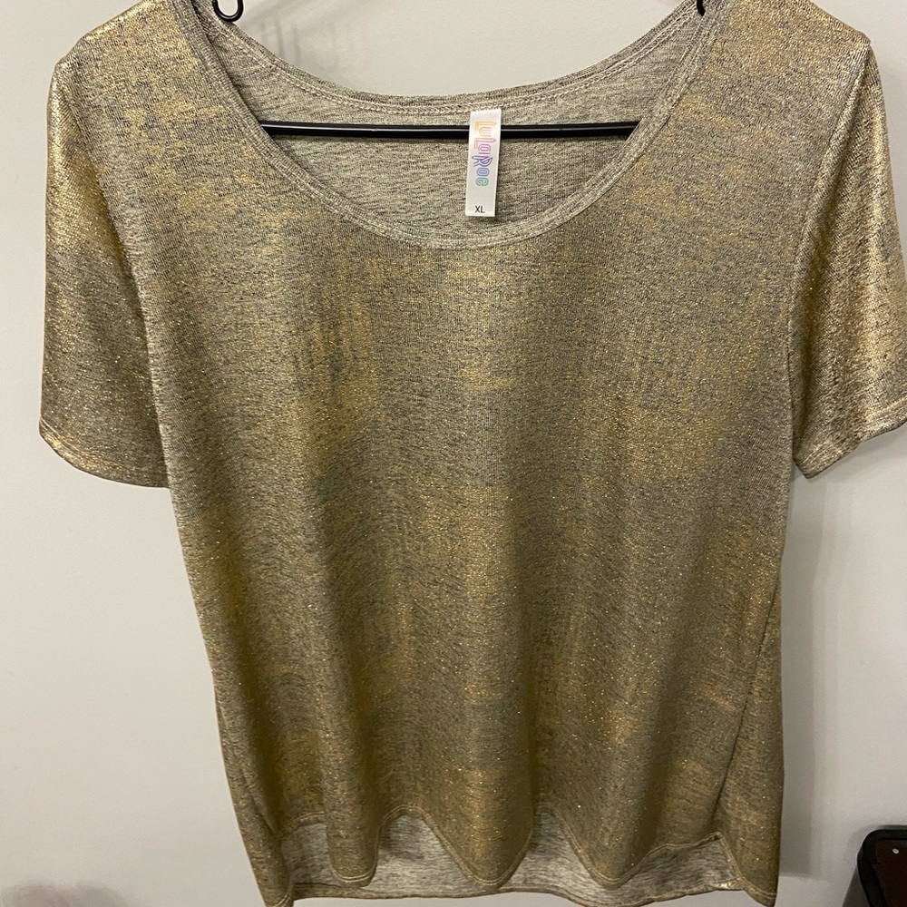 Elegant classic tee